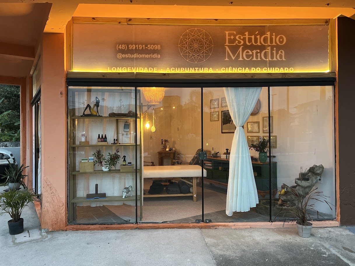 Fachada do Estúdio Meridia na Praia dos Açores